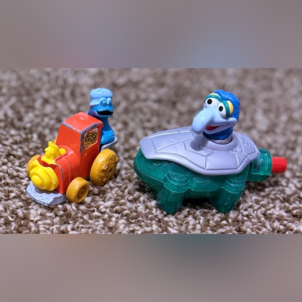 Vintage 1981 Cookie Monster Tren Diecast & 1999 Gonzo Nave Espacial Lote"